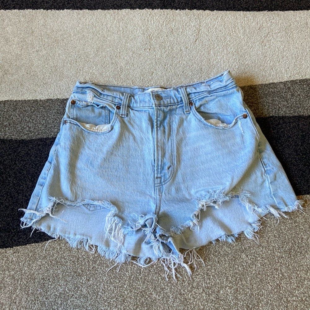 Abercrombie & Fitch Women's Shorts Size 6 The Mom Short High Rise Distressed